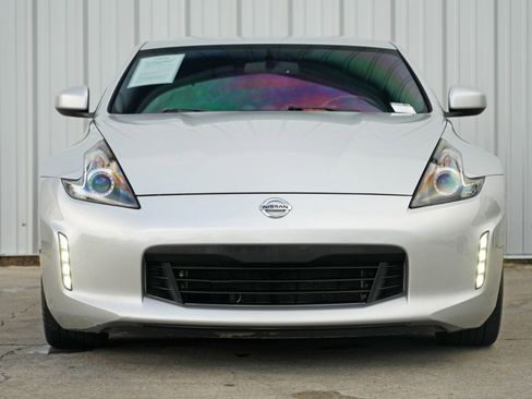 Used 2020 Nissan 370Z Coupe image 6