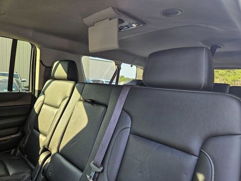 Used 2017 Chevrolet Suburban LT image 26