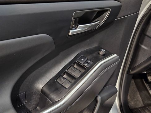 Used 2021 Toyota Highlander XSE FWD image 21