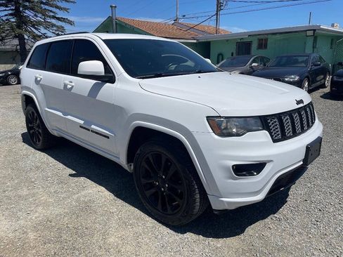 Used 2019 Jeep Grand Cherokee Altitude AWD/4WD image 4