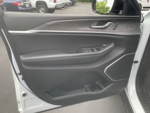 Used 2022 Jeep Grand Cherokee Limited AWD/4WD image 12