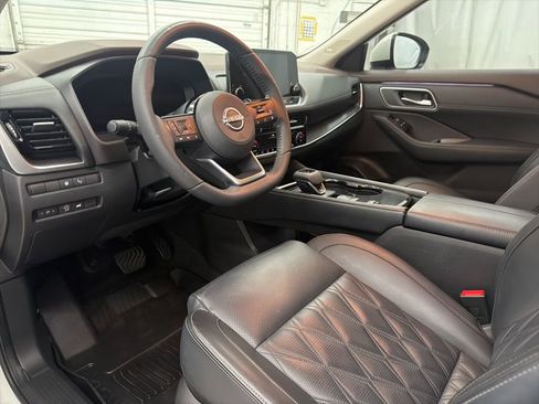 Used 2023 Nissan Rogue Platinum w/ Platinum Premium Package image 13