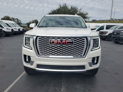 Used 2023 GMC Yukon XL Denali image 2