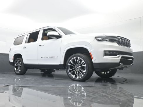 Used 2022 Jeep Grand Wagoneer Series III w/ Rear Seat Video Group 1 image 79