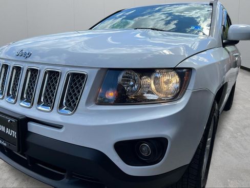 Used 2015 Jeep Compass Latitude AWD/4WD image 4