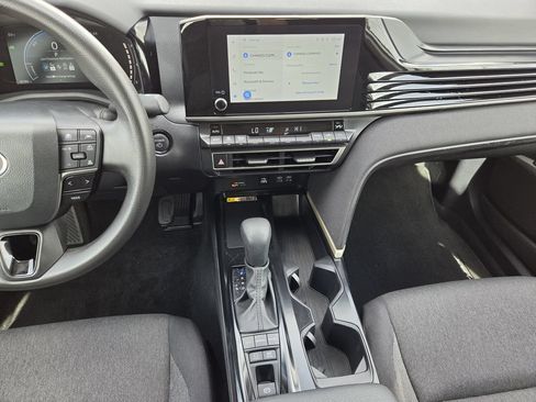 Used 2025 Toyota Camry LE w/ Convenience Package FWD image 17