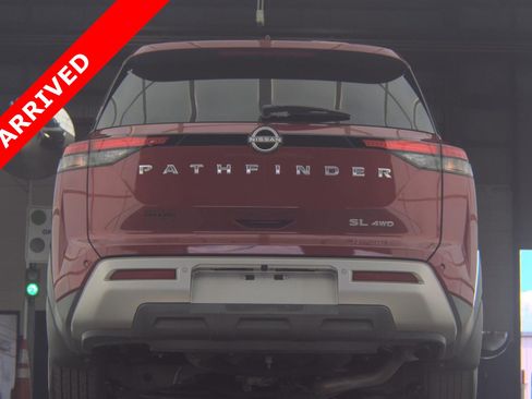 Used 2022 Nissan Pathfinder SL AWD/4WD image 4