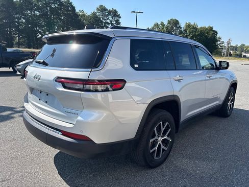 Used 2023 Jeep Grand Cherokee L Limited AWD/4WD image 10