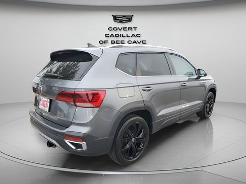 Used 2024 Volkswagen Taos SE w/ Panoramic Sunroof Package image 9