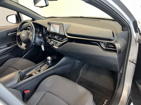 Used 2018 Toyota C-HR XLE image 32
