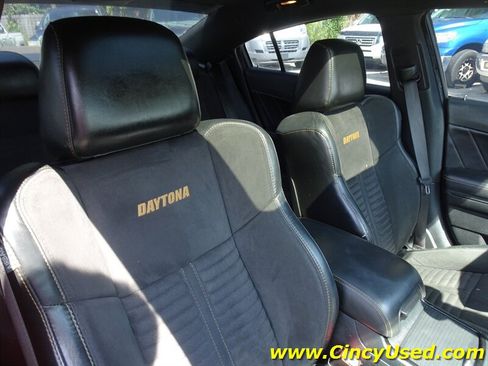 Used 2017 Dodge Charger R/T RWD image 19