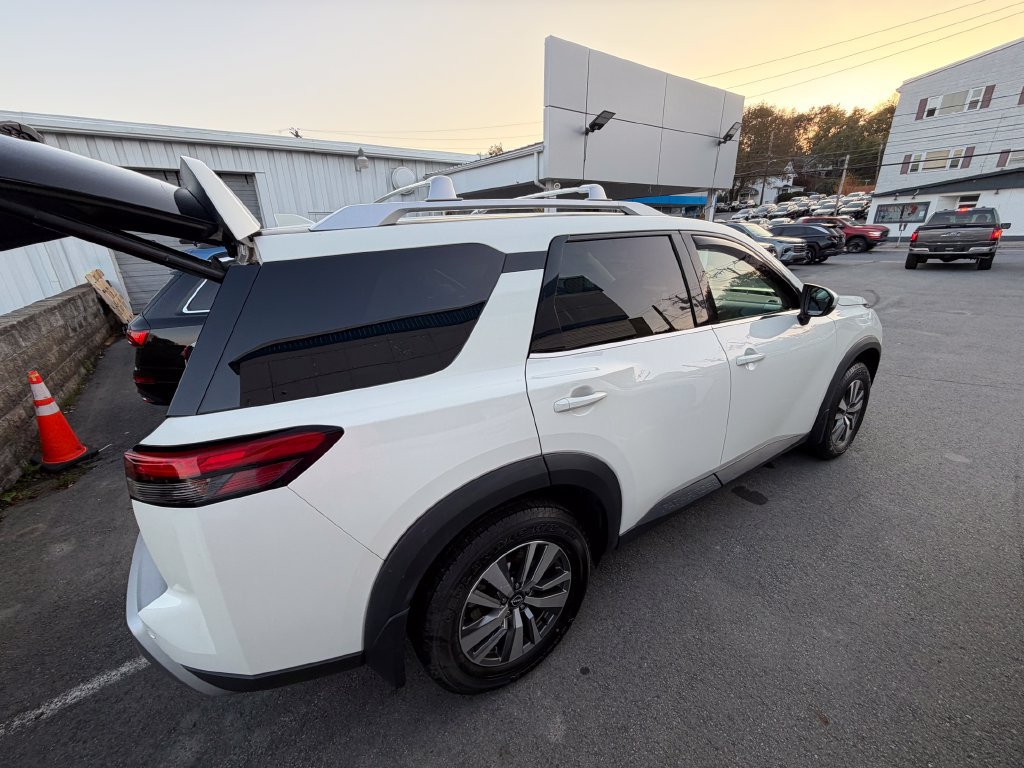 Used 2023 Nissan Pathfinder SL w/ Cargo Package AWD/4WD image 6