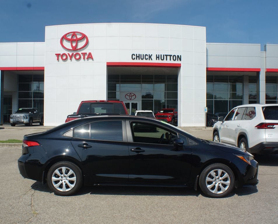 Used 2026 Toyota Corolla LE FWD image 1