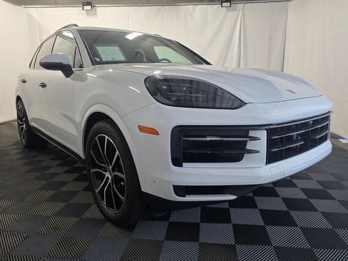 Certified 2025 Porsche Cayenne S AWD/4WD image 9