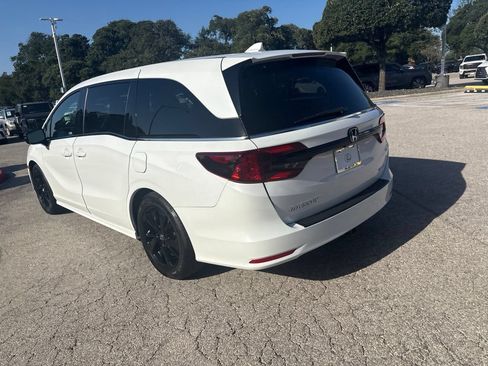 Used 2023 Honda Odyssey Sport image 3