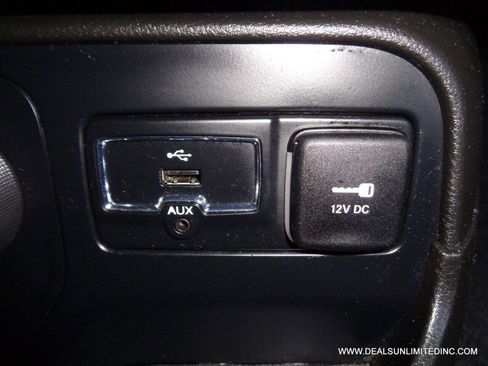 Used 2017 Jeep Renegade Sport w/ Power & Air Group image 14