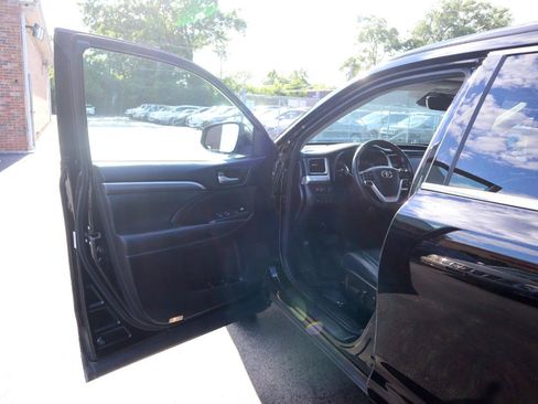Used 2018 Toyota Highlander SE AWD/4WD image 20