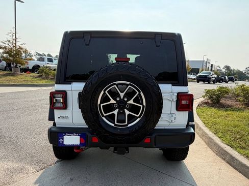 Used 2026 Jeep Wrangler Unlimited Rubicon AWD/4WD image 3
