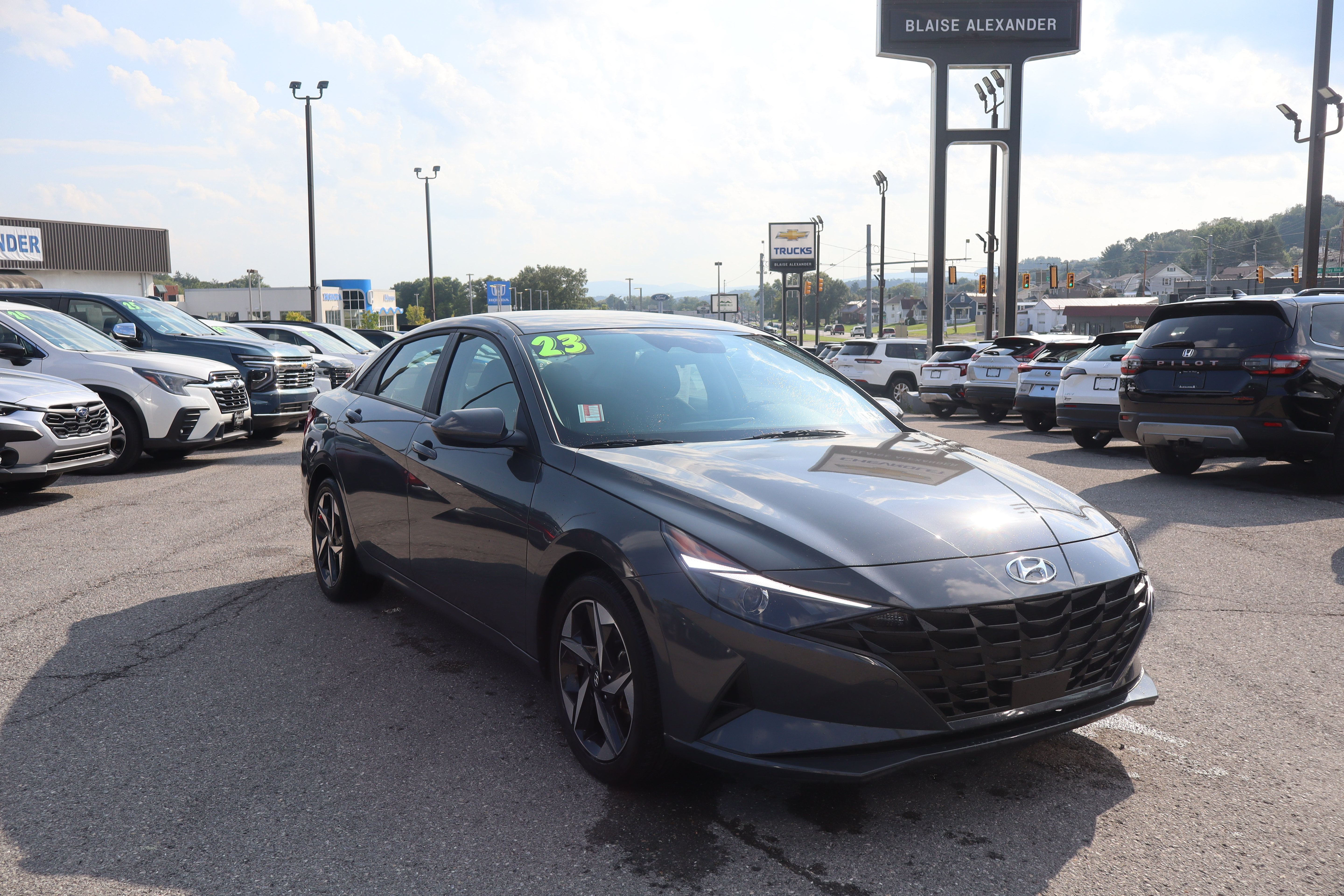 Certified 2023 Hyundai Elantra SEL w/ Convenience Package FWD image 1
