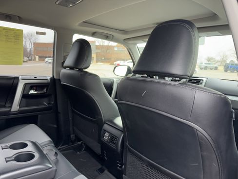 Used 2016 Toyota 4Runner SR5 Premium image 16