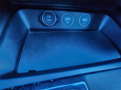 Used 2023 Genesis G70 2.0T image 16