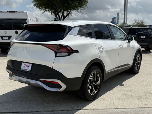 Used 2024 Kia Sportage LX image 5