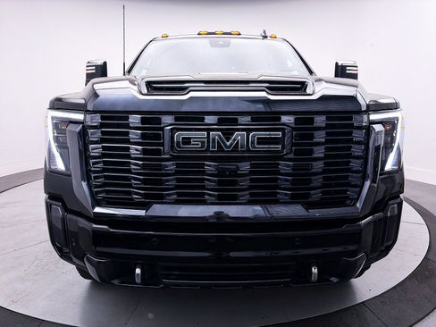 Used 2024 GMC Sierra 3500 Denali Ultimate AWD/4WD image 32