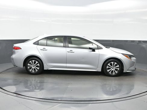Used 2022 Toyota Corolla LE FWD image 7