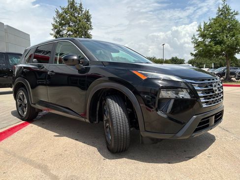 Used 2025 Nissan Rogue SV FWD image 4