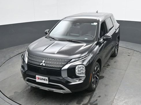 Used 2024 Mitsubishi Outlander SE image 37