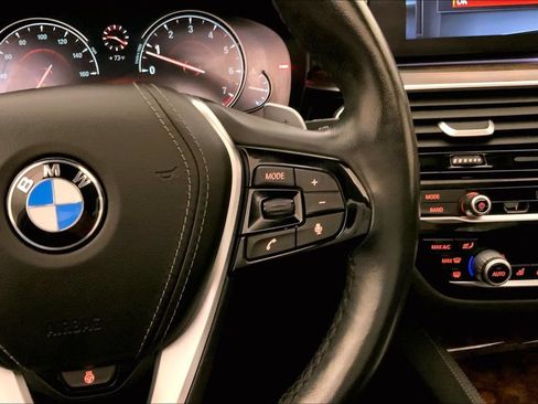 Used 2018 BMW 530i xDrive AWD/4WD image 19