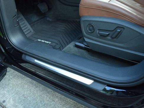 Used 2022 Audi e-tron Premium image 43