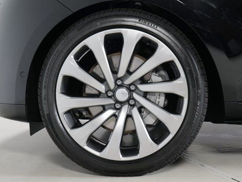 New 2025 Land Rover Range Rover SE image 9