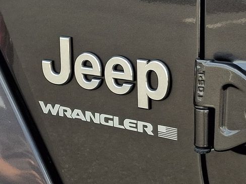 Used 2023 Jeep Wrangler Unlimited Sahara w/ Cold Weather Group AWD/4WD image 32