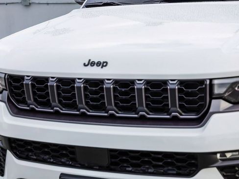 New 2026 Jeep Grand Cherokee Limited AWD/4WD image 6