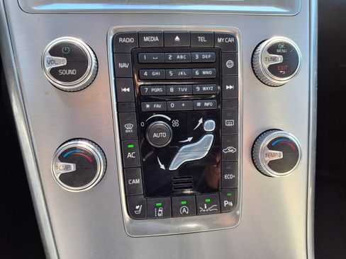 Used 2017 Volvo XC60 T5 Dynamic w/ Advanced Package image 8