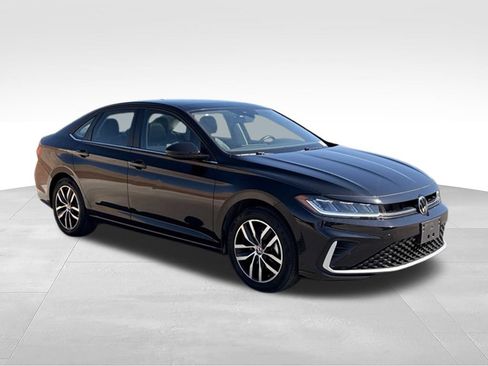 Used 2025 Volkswagen Jetta SE FWD image 5