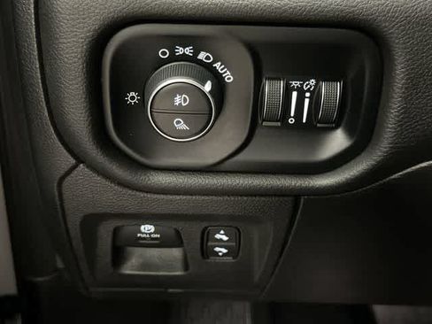 Used 2025 RAM 1500 Laramie AWD/4WD image 18