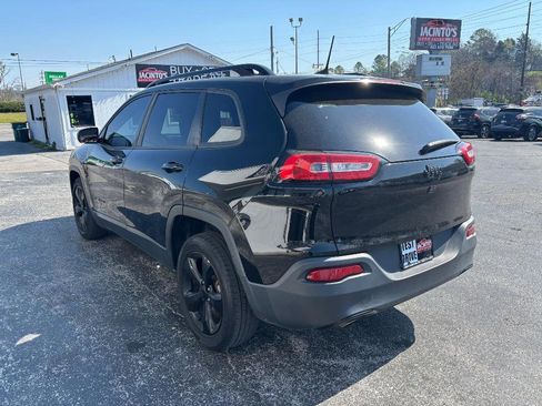 Used 2018 Jeep Cherokee Latitude w/ Altitude Package image 5