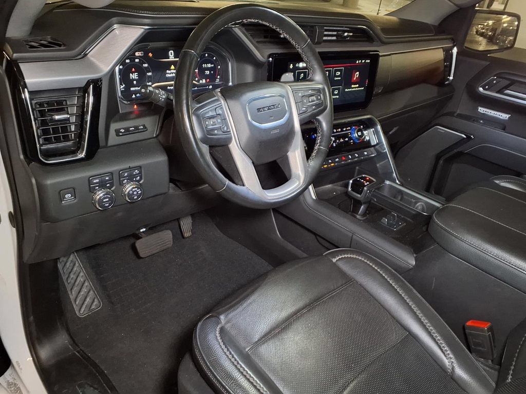 Used 2024 GMC Sierra 1500 Denali w/ Denali Reserve Package AWD/4WD image 4