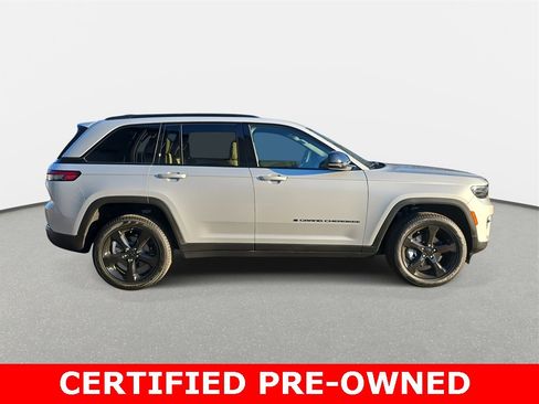 Used 2025 Jeep Grand Cherokee Limited w/ Black Appearance Package image 4