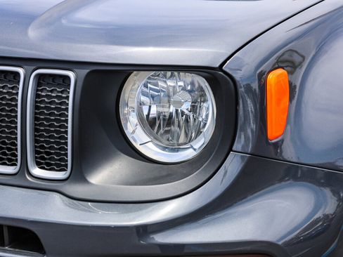Used 2023 Jeep Renegade Latitude AWD/4WD image 19