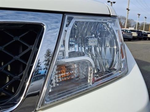 Used 2020 Nissan Frontier SV image 10