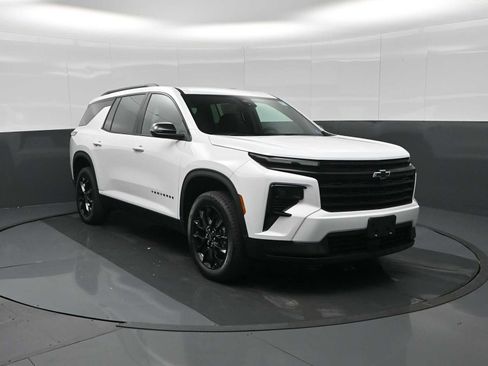 New 2026 Chevrolet Traverse LT image 2