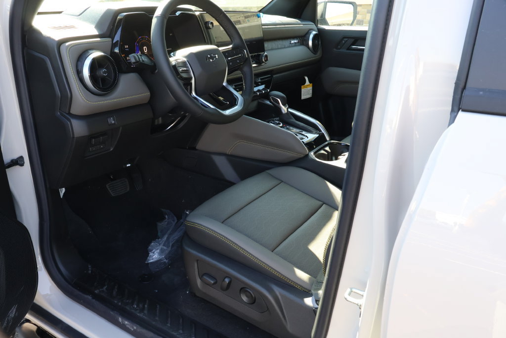 New 2026 Chevrolet Colorado ZR2 w/ Technology Package AWD/4WD image 13