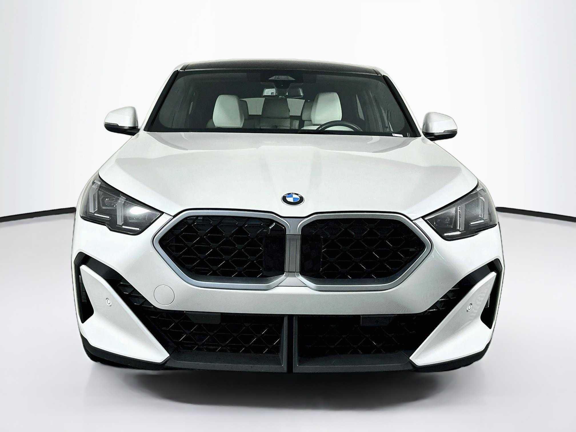 Used 2026 BMW X2 xDrive28i AWD/4WD image 2