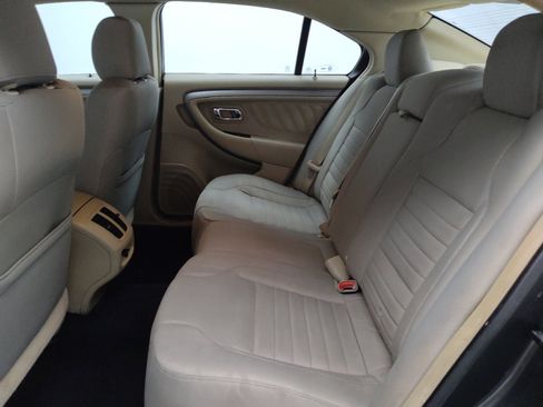 Used 2016 Ford Taurus SE FWD image 18