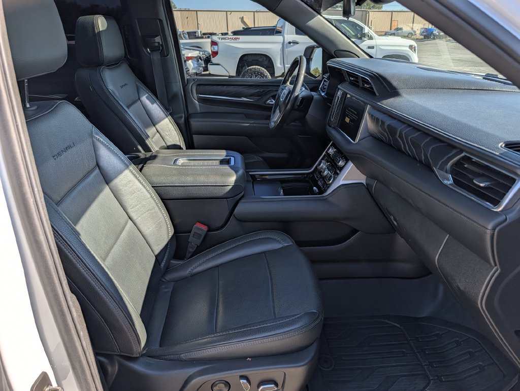 Used 2022 GMC Yukon Denali w/ Denali Premium Package AWD/4WD image 36