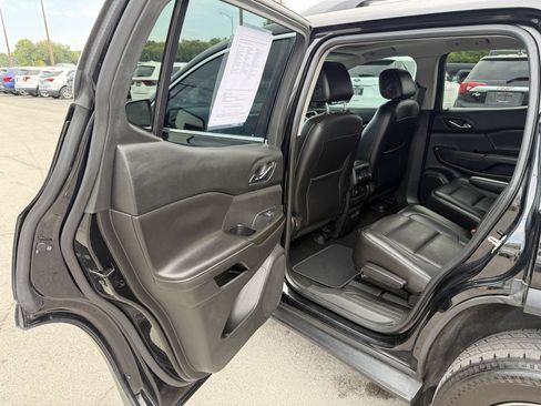 Used 2017 GMC Acadia SLT AWD/4WD image 14