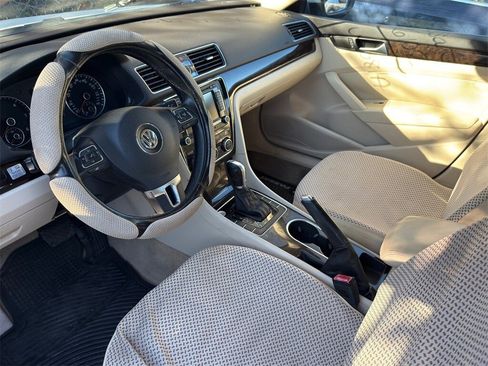 Used 2014 Volkswagen Passat TDI SEL Premium image 9